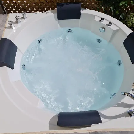 Jenny's Dream -acropolis Lux 2 Bedroom Apt, With Hot Tub, Free Netflix, Fast Wifi * Athens