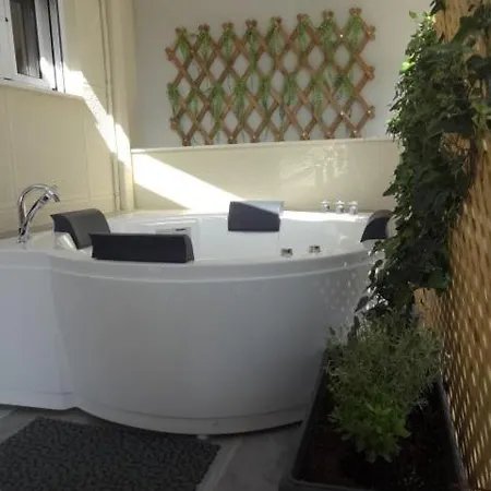 Jenny's Dream -acropolis Lux 2 Bedroom Apt, With Hot Tub, Free Netflix, Fast Wifi * Athens