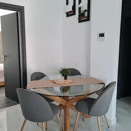 Apartment Jenny's Dream -acropolis Lux 2 Bedroom Apt, With Hot Tub, Free Netflix, Fast Wifi