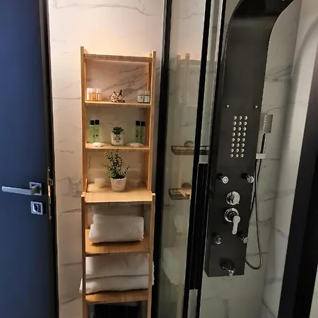 Jenny's Dream -acropolis Lux 2 Bedroom Apt, With Hot Tub, Free Netflix, Fast Wifi Apartment Athens
