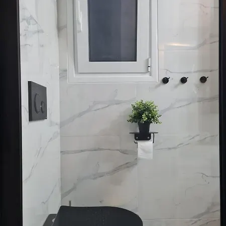 Jenny's Dream -acropolis Lux 2 Bedroom Apt, With Hot Tub, Free Netflix, Fast Wifi Apartment *