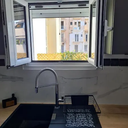 Jenny's Dream -acropolis Lux 2 Bedroom Apt, With Hot Tub, Free Netflix, Fast Wifi Apartment